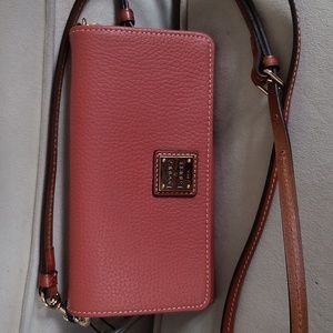 Dooney & Bourke Daphne  Leather Crossbody Clutch Wallet